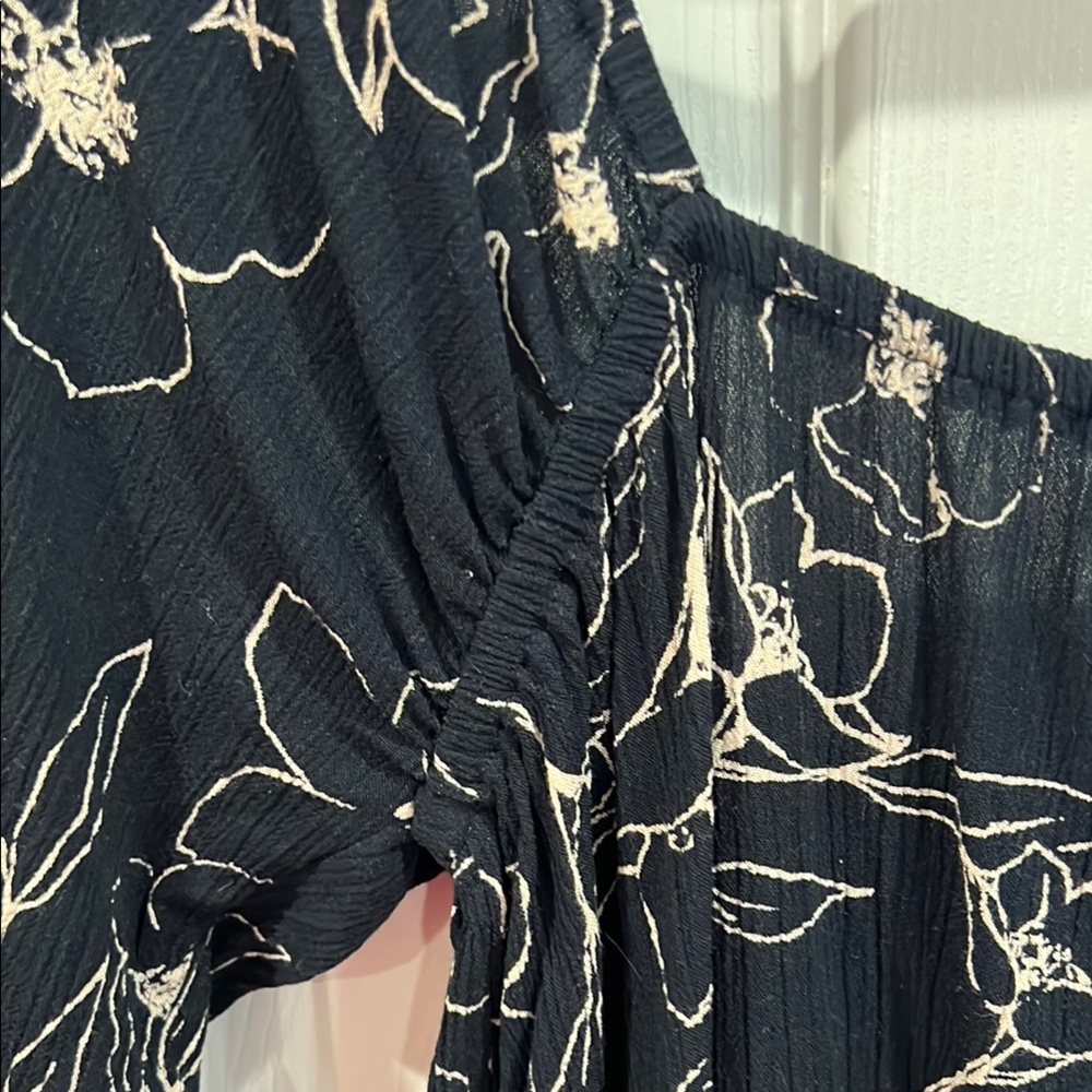 Billabong Black Floral Blouse size large - Picture 6 of 8